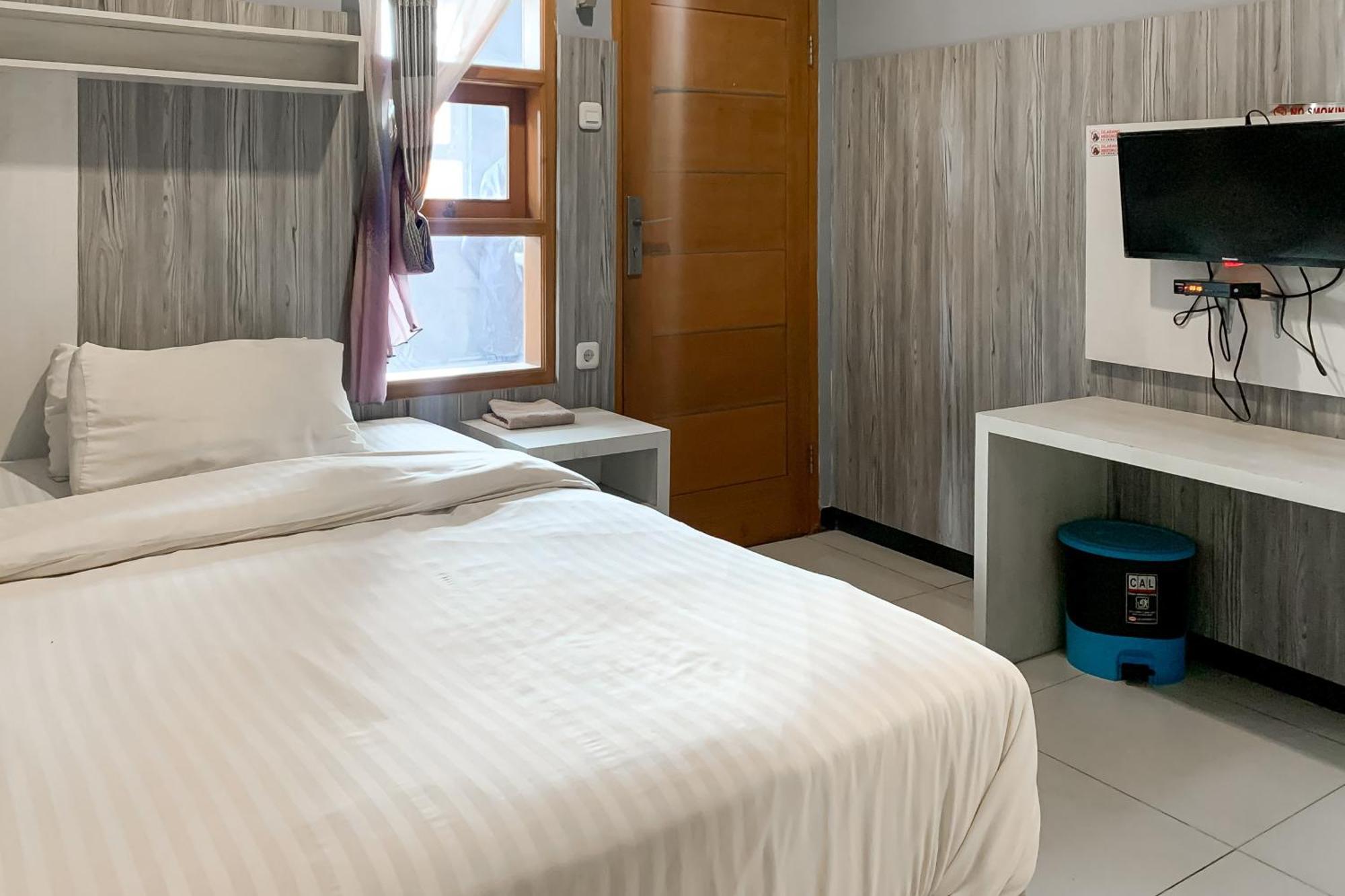 Karins Guesthouse Syariah Redpartner Бандунг Екстериор снимка