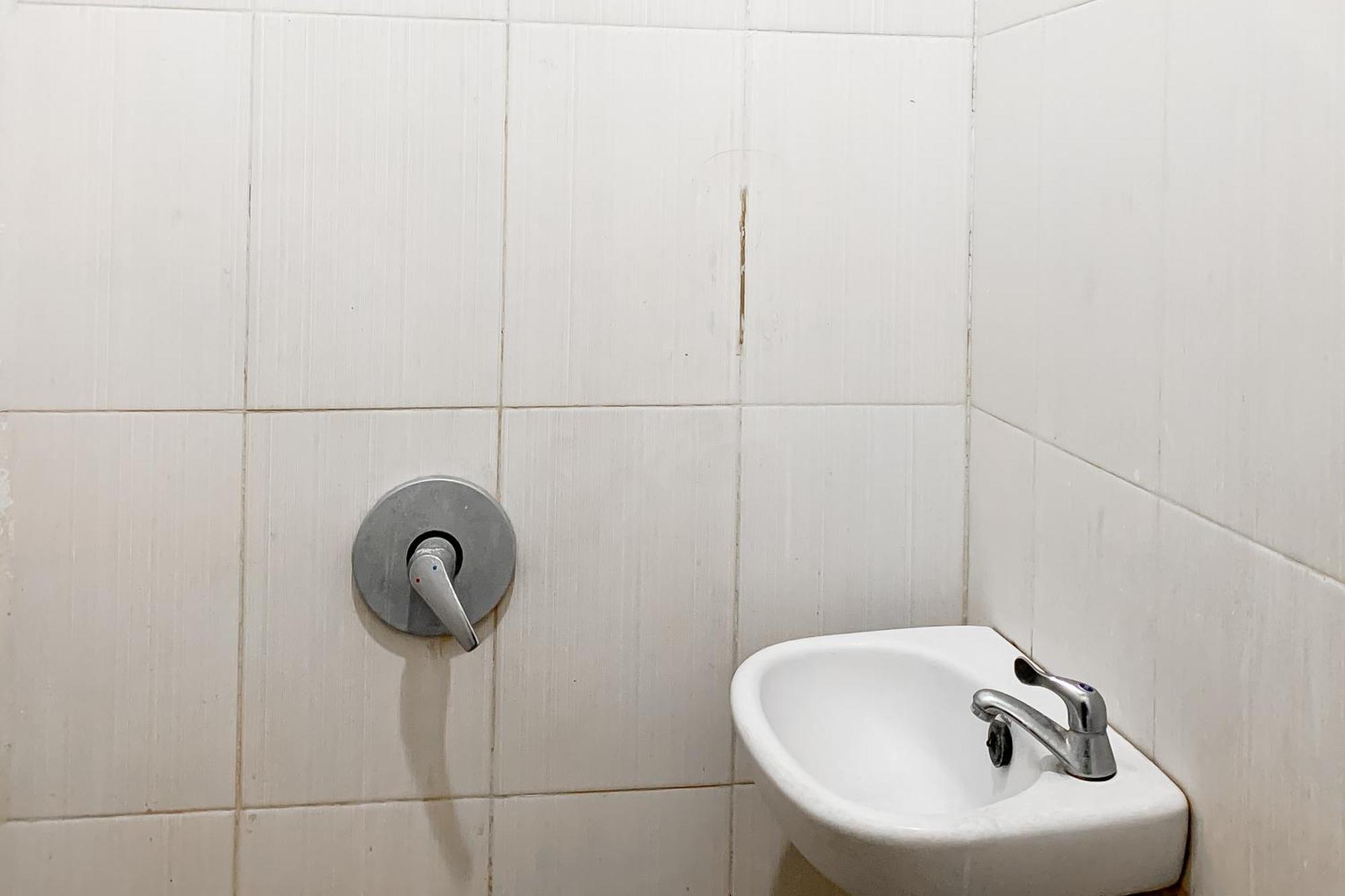Karins Guesthouse Syariah Redpartner Бандунг Екстериор снимка