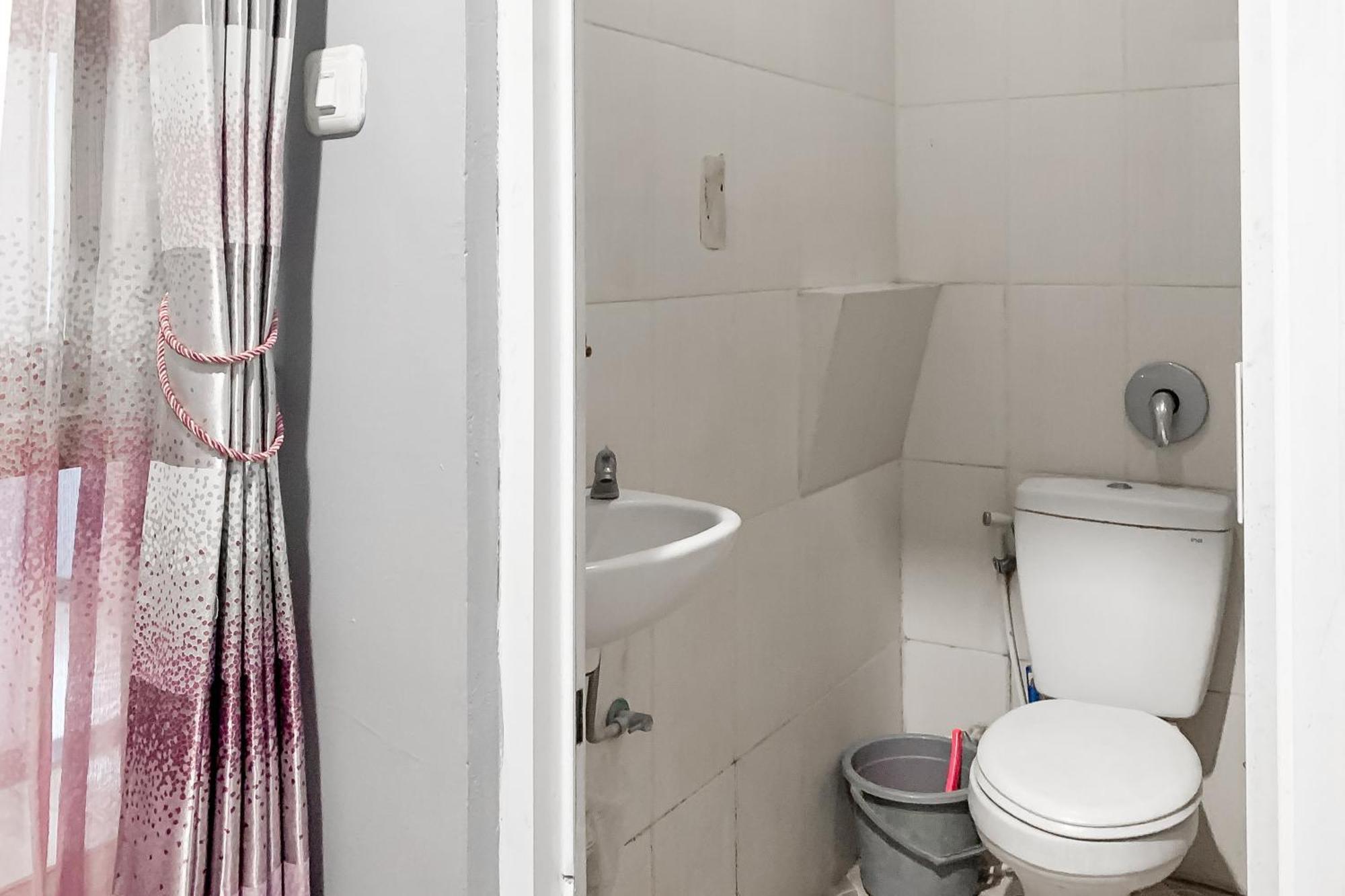 Karins Guesthouse Syariah Redpartner Бандунг Екстериор снимка
