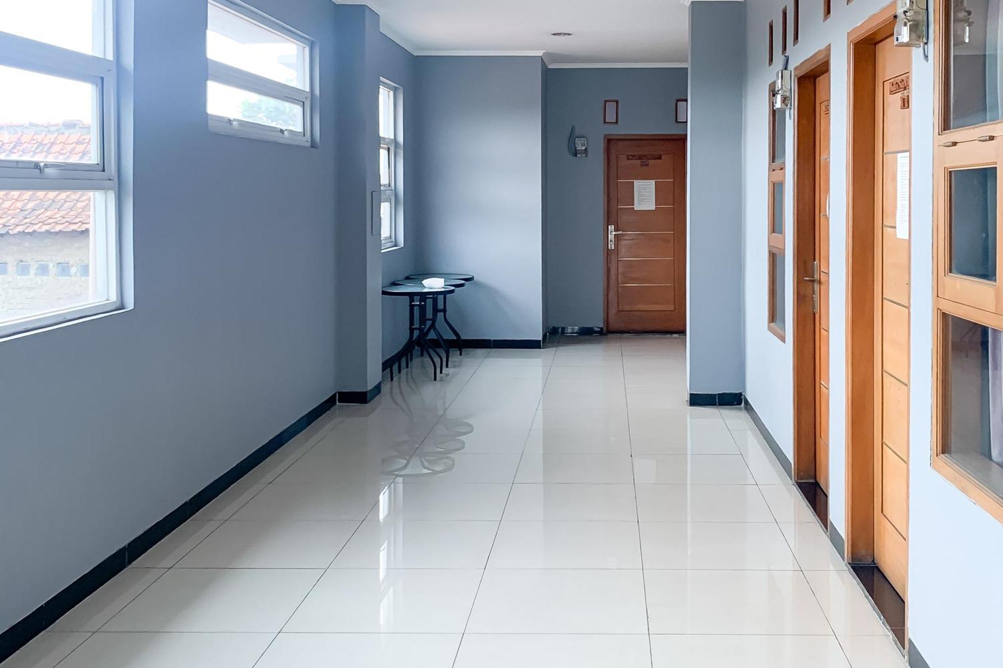 Karins Guesthouse Syariah Redpartner Бандунг Екстериор снимка