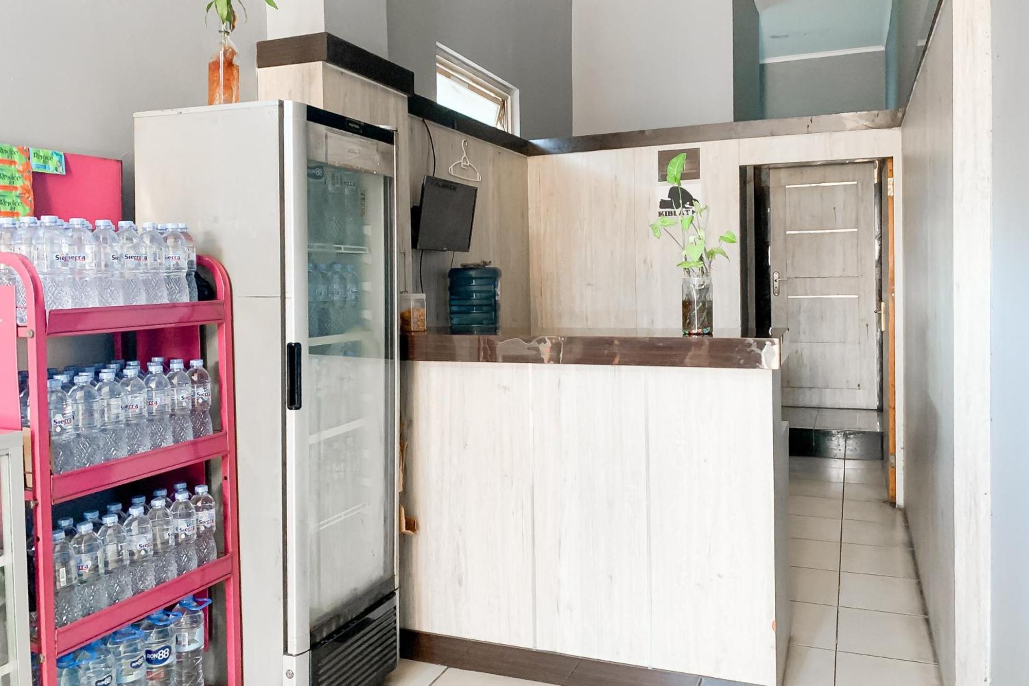 Karins Guesthouse Syariah Redpartner Бандунг Екстериор снимка